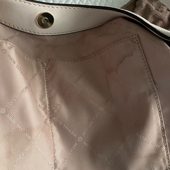 Michael Kors Joan Large Shoulder Bag - Picture 4 of 16